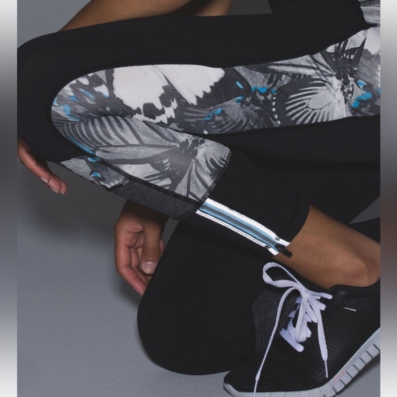 Lululemon size 2 Run the World black leggings - Picture 4 of 16